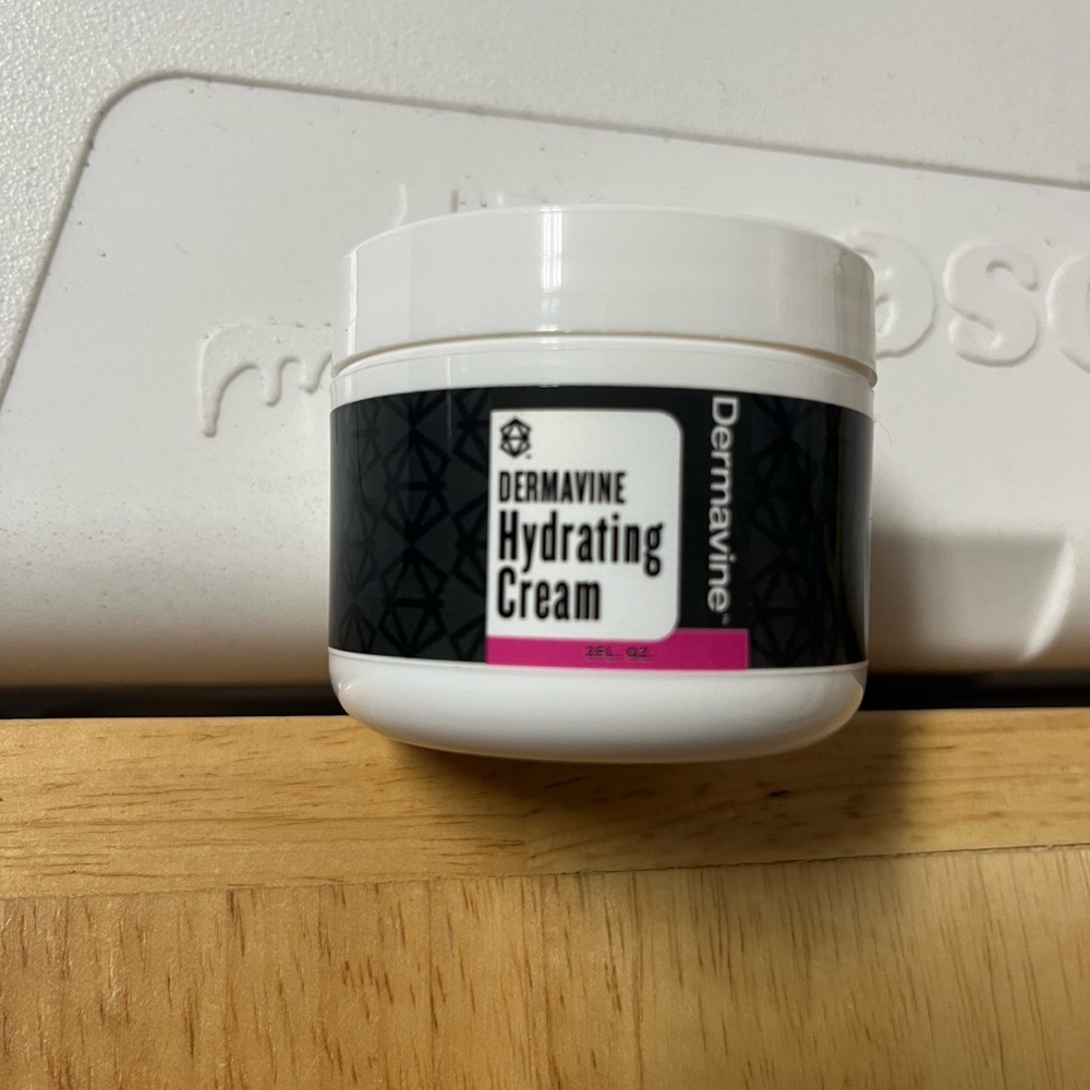 Huge sale now! Dermavine Hydrating Cream: a great cream to enhance your skin!
